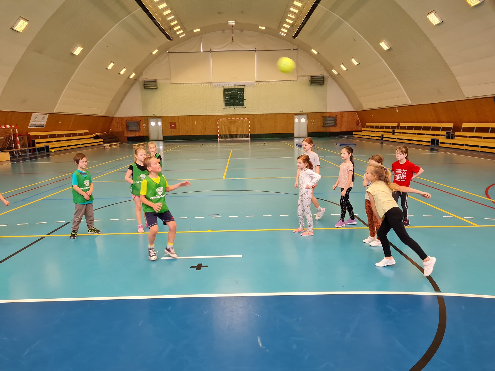 Házená ve škole v našem podání - fotka 11