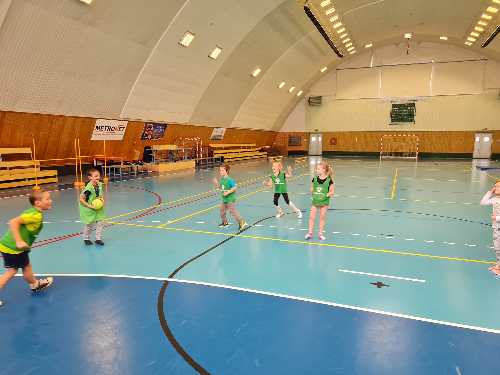 Házená ve škole v našem podání - fotka 12
