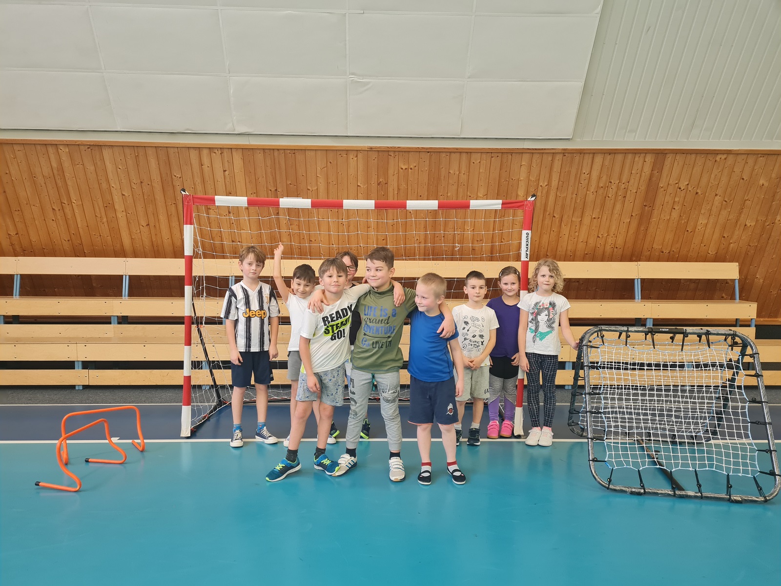 Házená ve škole v našem podání - fotka 3