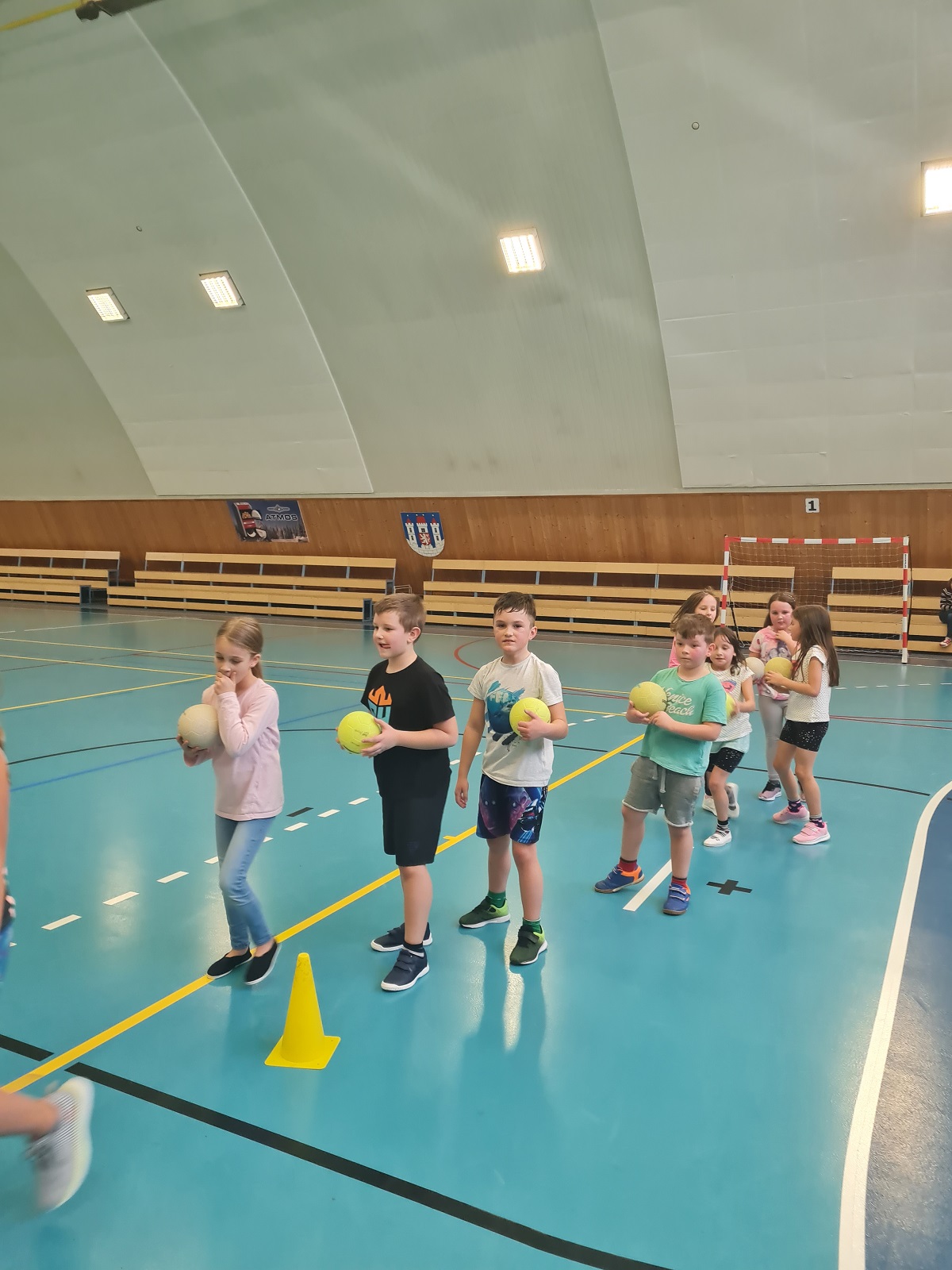 Házená ve škole v našem podání - fotka 4