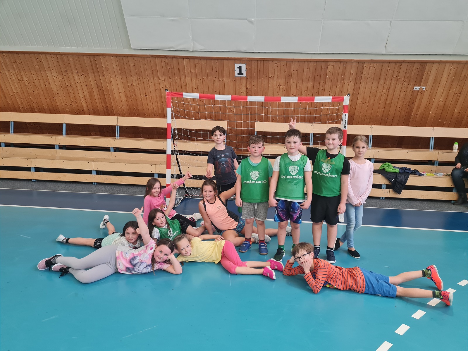 Házená ve škole v našem podání - fotka 7