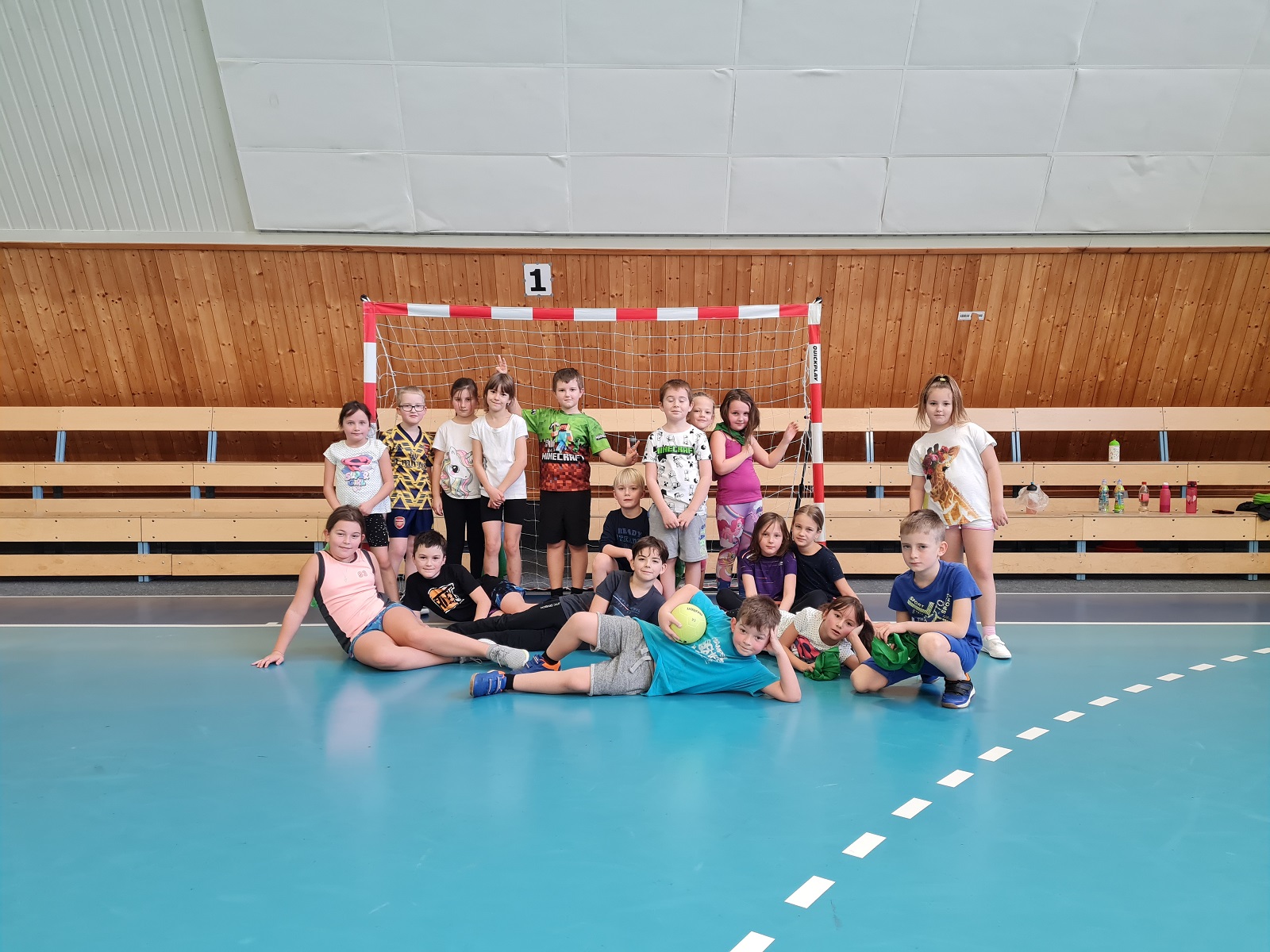 Házená ve škole v našem podání - fotka 8