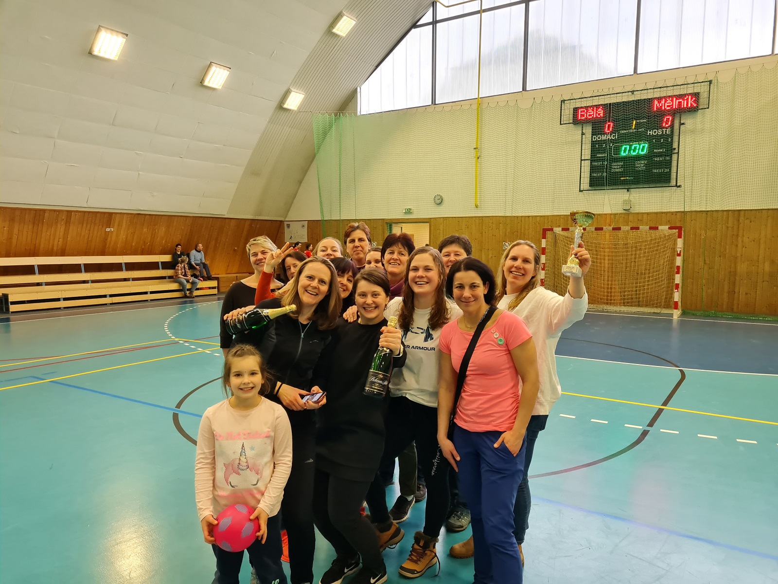 Vítězem turnaje žen Turnov - fotka 6
