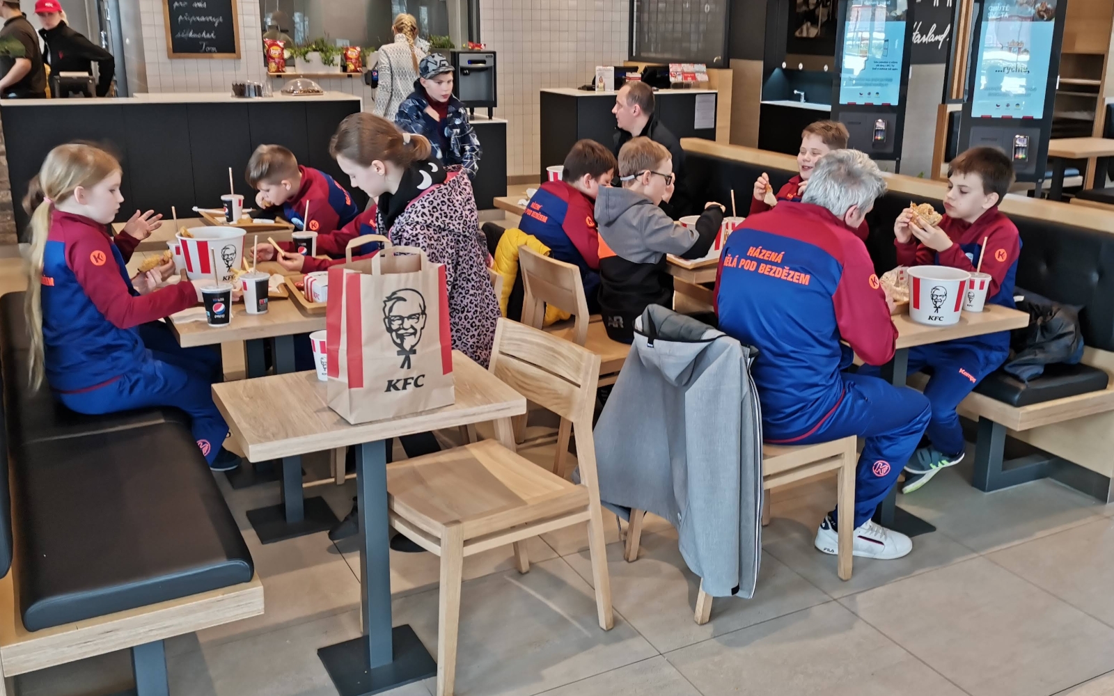 Turnaj minižáků 4+1 v Turnově - 9.4.2022 - fotka 10