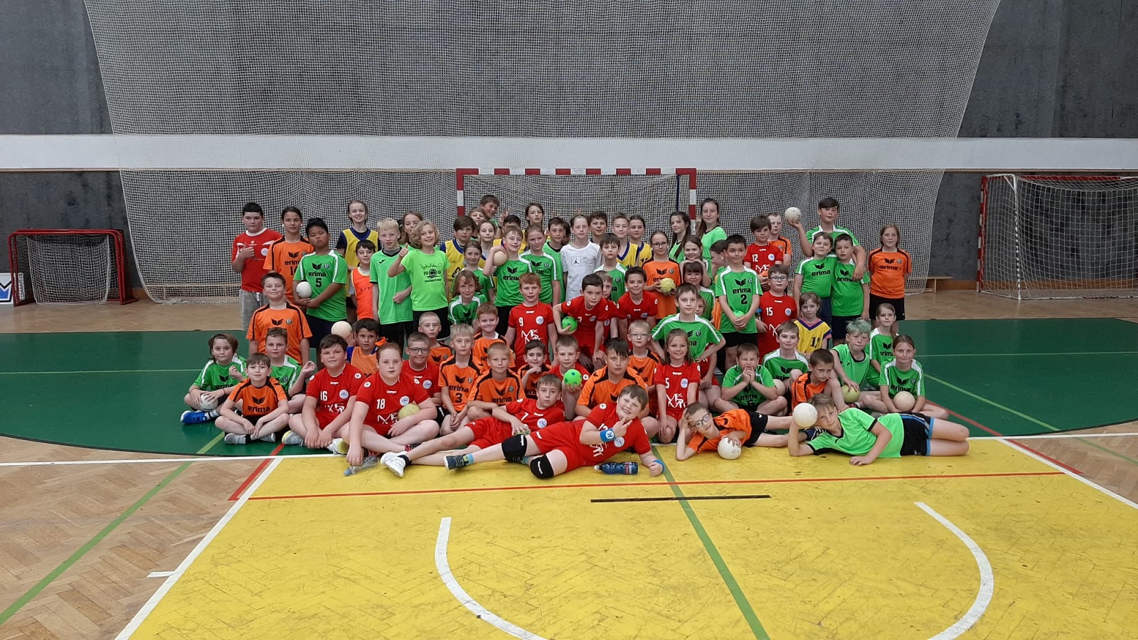 Školní turnaj v miniházené  - fotka 3