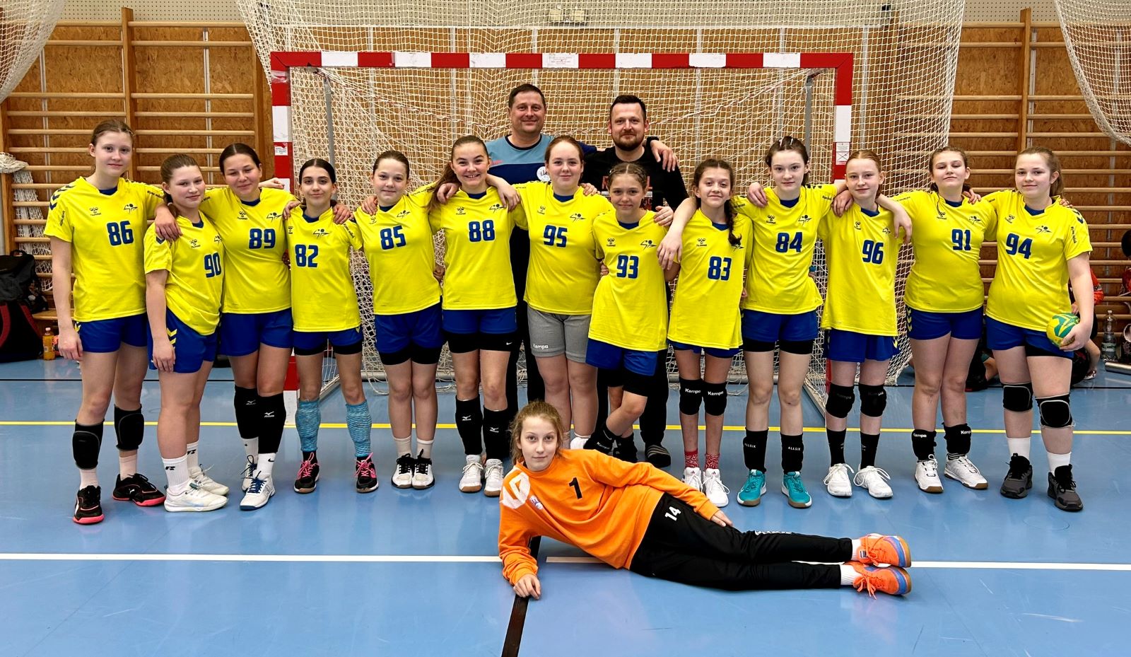 Prague Handball Cup - mladší žákyně - fotka 2