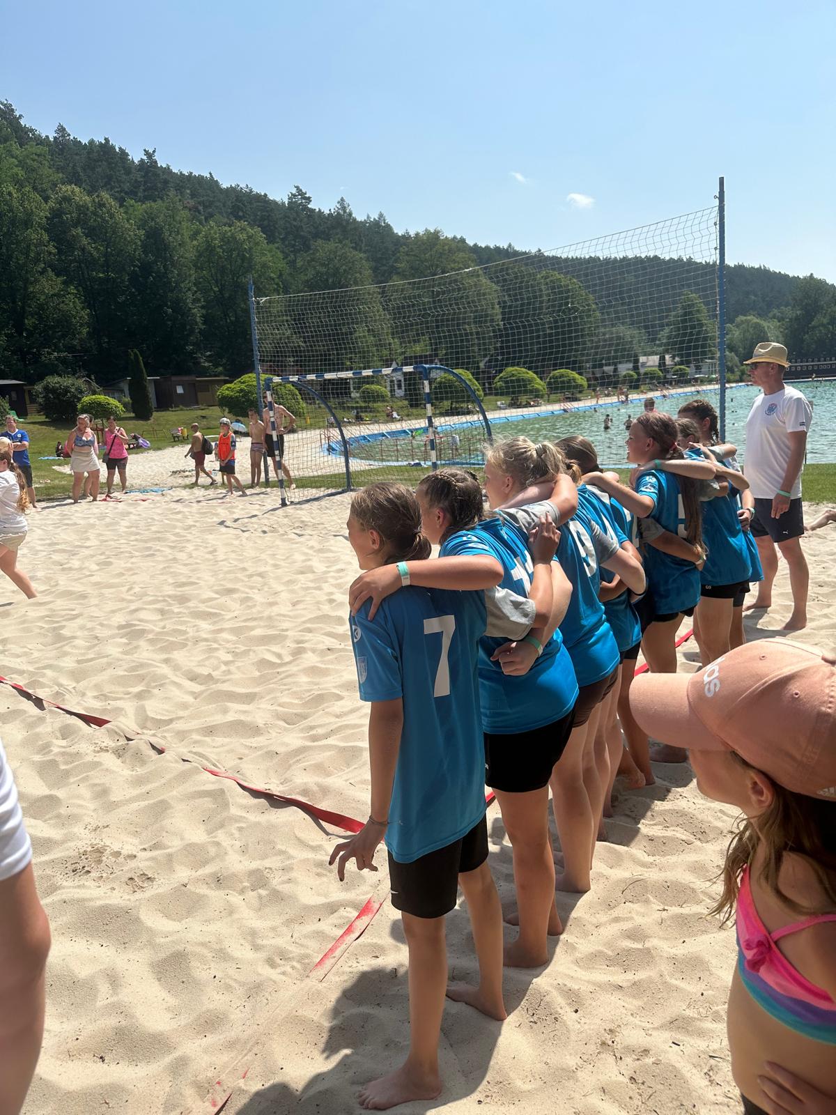 Vítězem 2.ročníku dětské plážovky tým Raptors - fotka 19