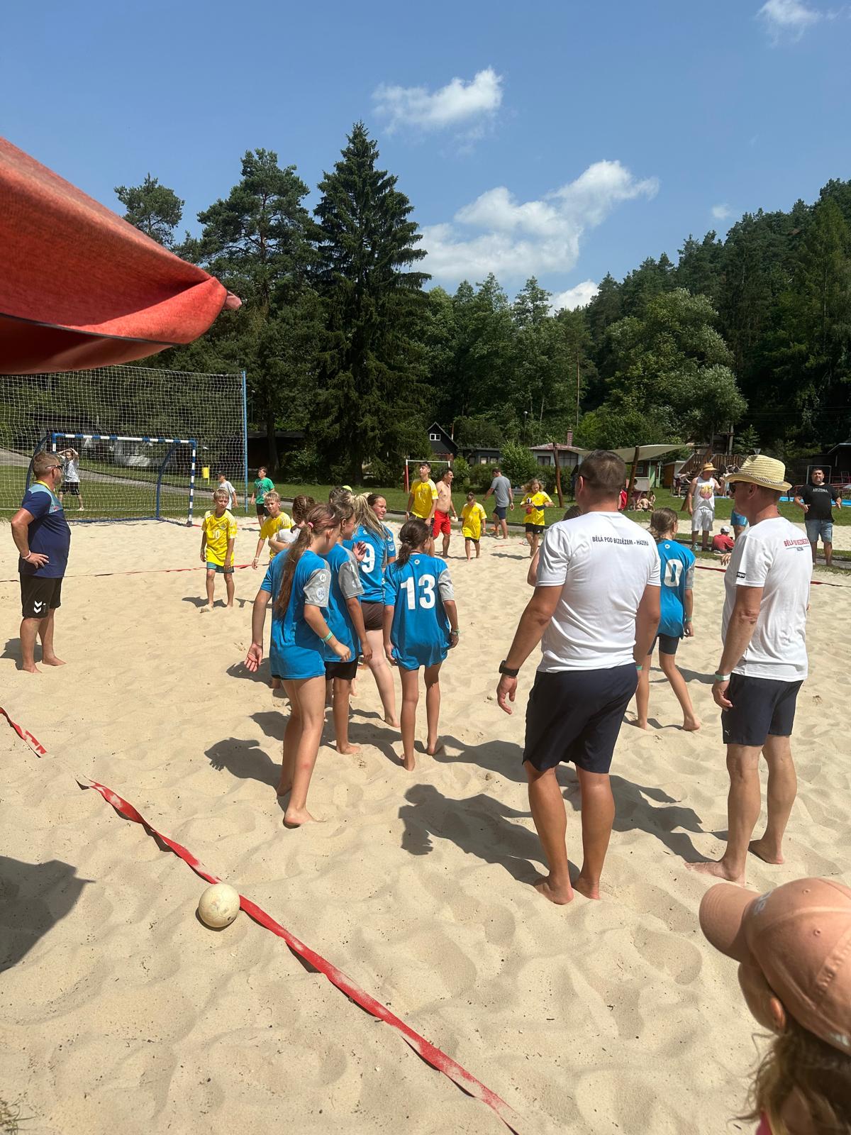 Vítězem 2.ročníku dětské plážovky tým Raptors - fotka 20