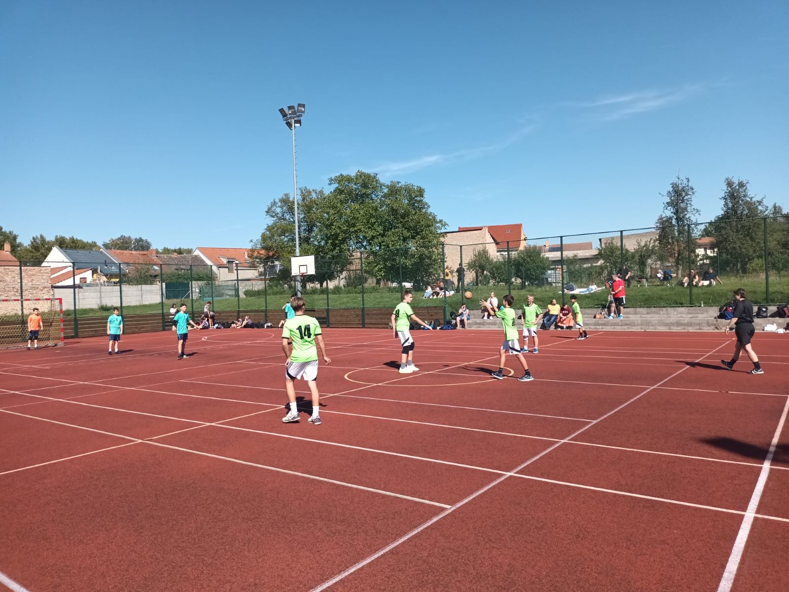 Turnaj starších žáků v Kostelci nad Labem - fotka 2