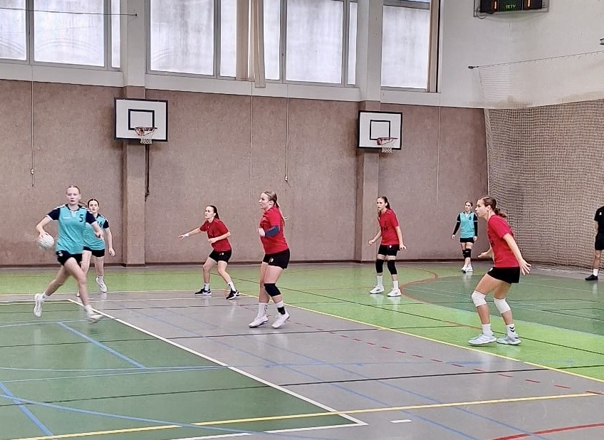 Mladší dorostenky prohály v Poličce 33:28 - fotka 2