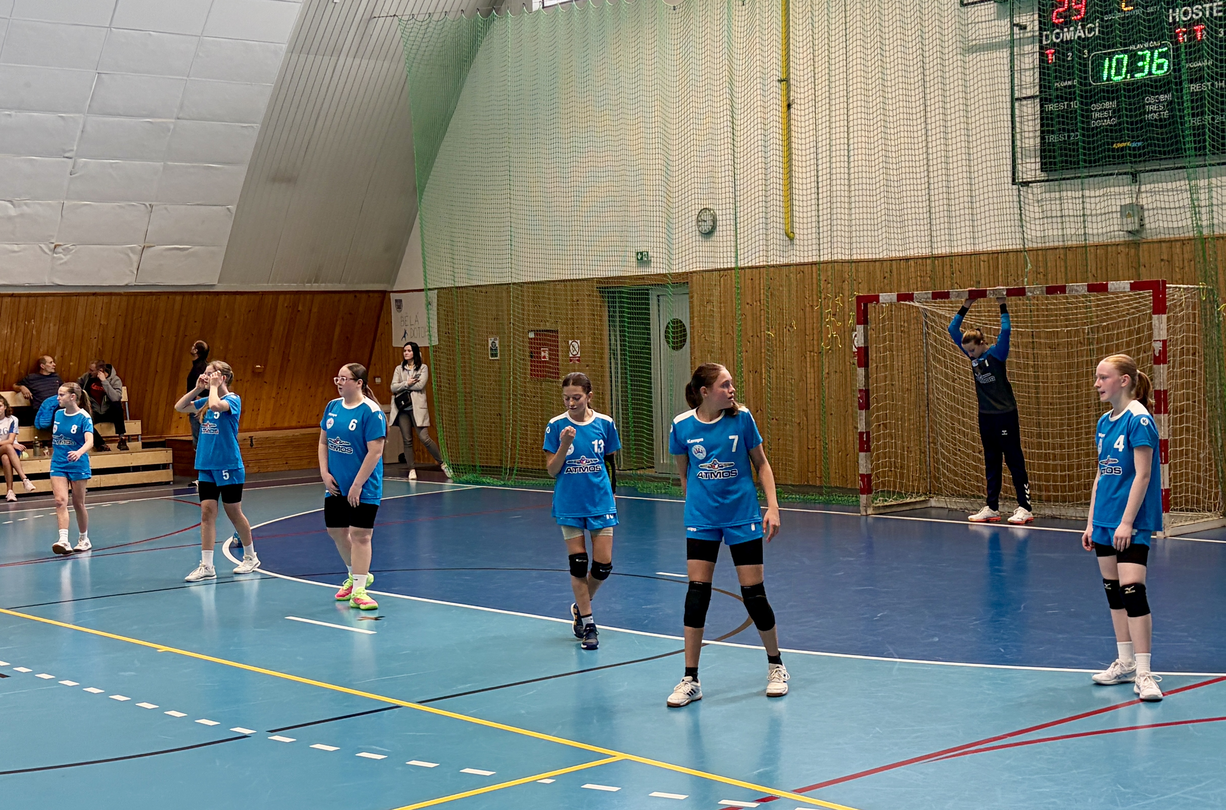 Starší žákyně dominovaly na domácím turnaji - fotka 4