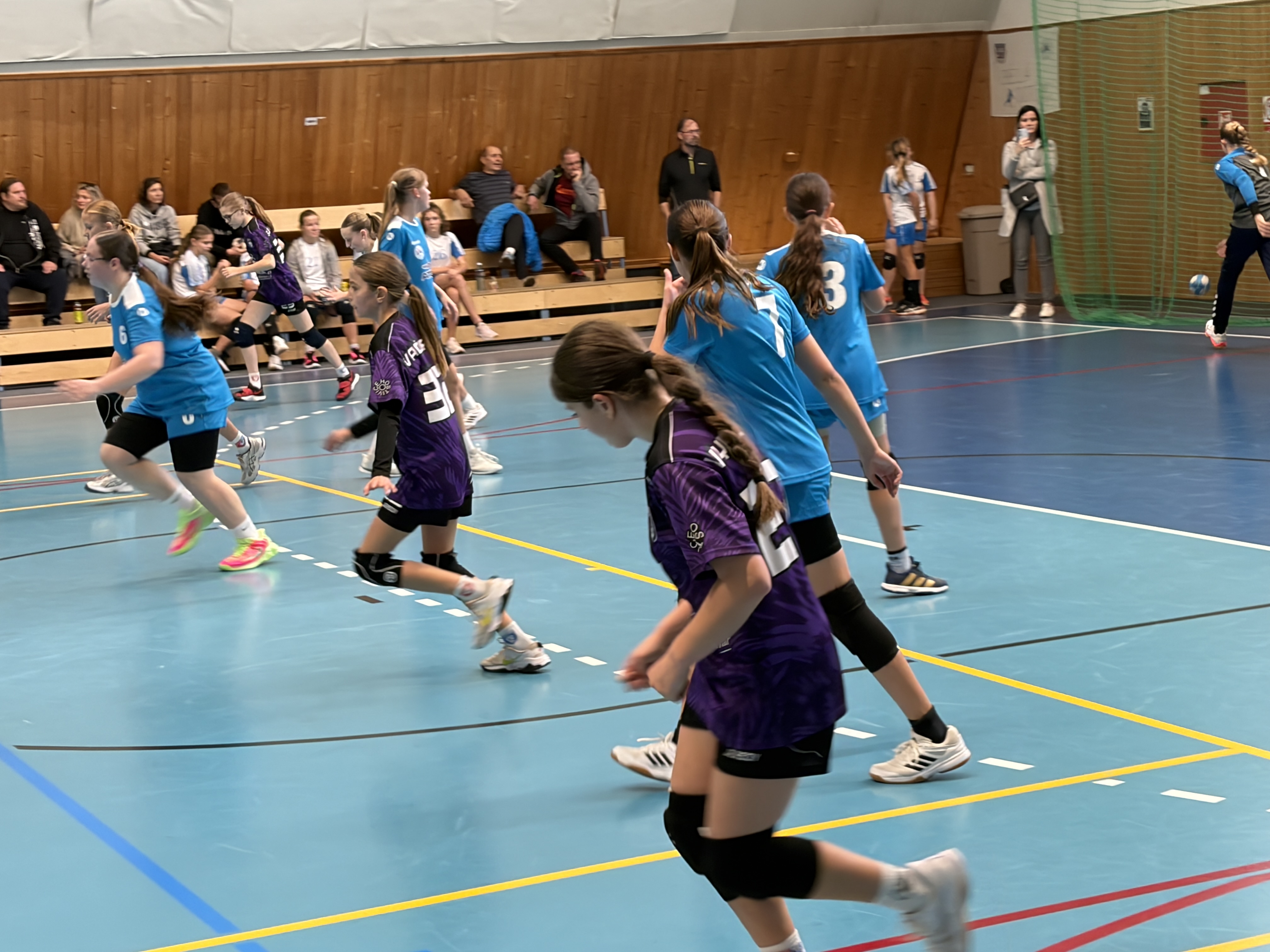 Starší žákyně dominovaly na domácím turnaji - fotka 8