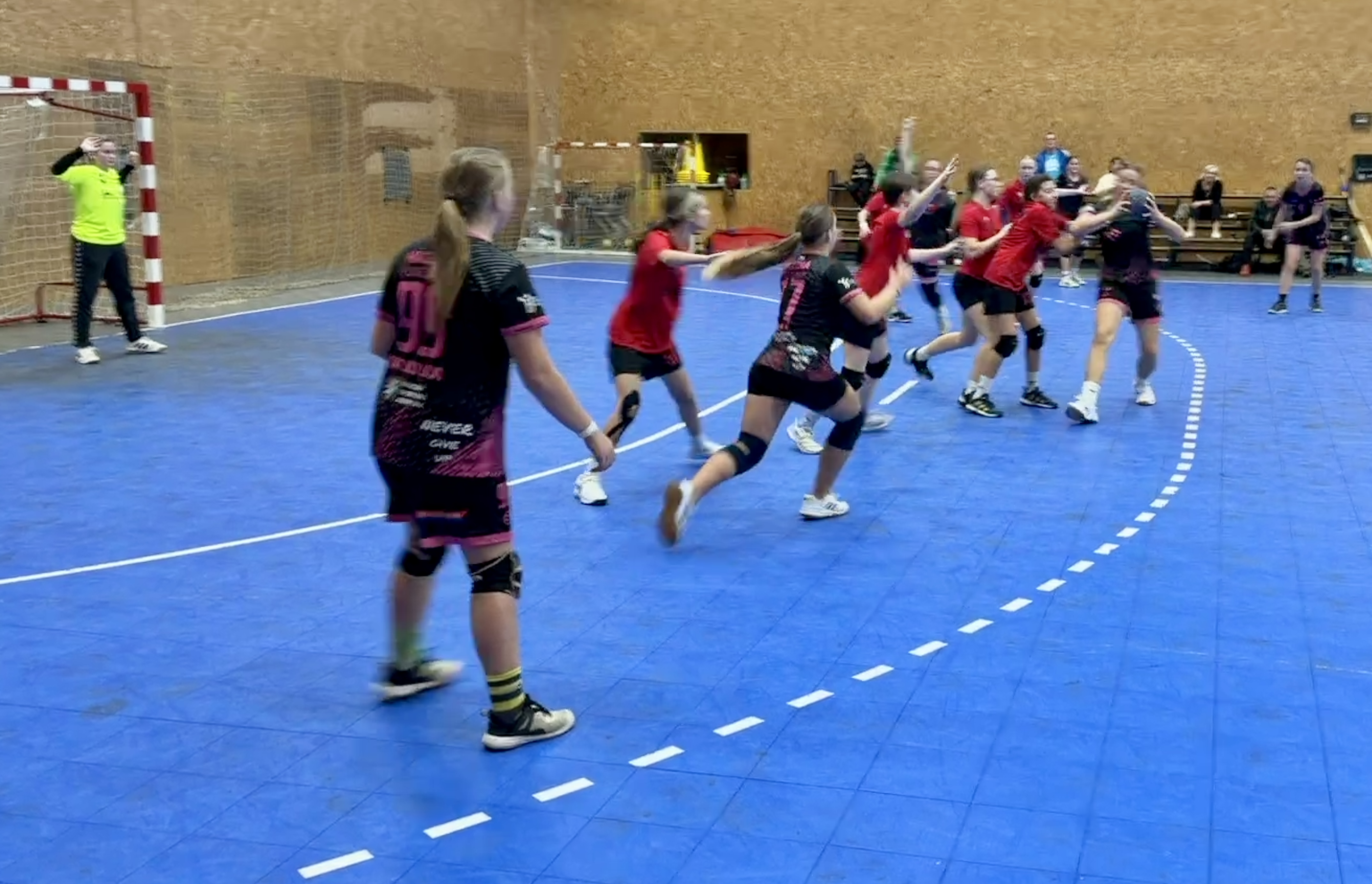 První vítězství mladších dorostenek v Úvalech - fotka 3