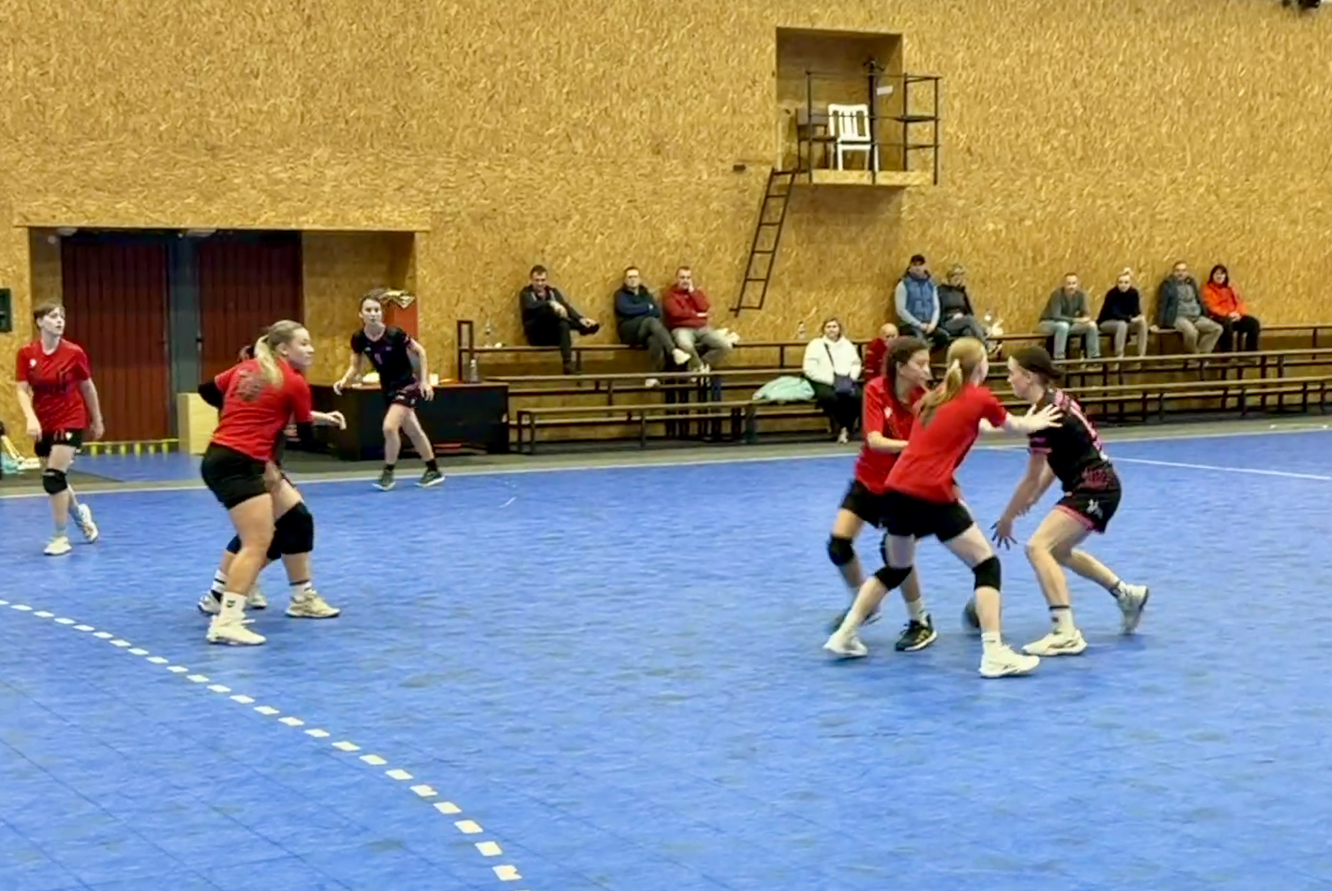 První vítězství mladších dorostenek v Úvalech - fotka 4