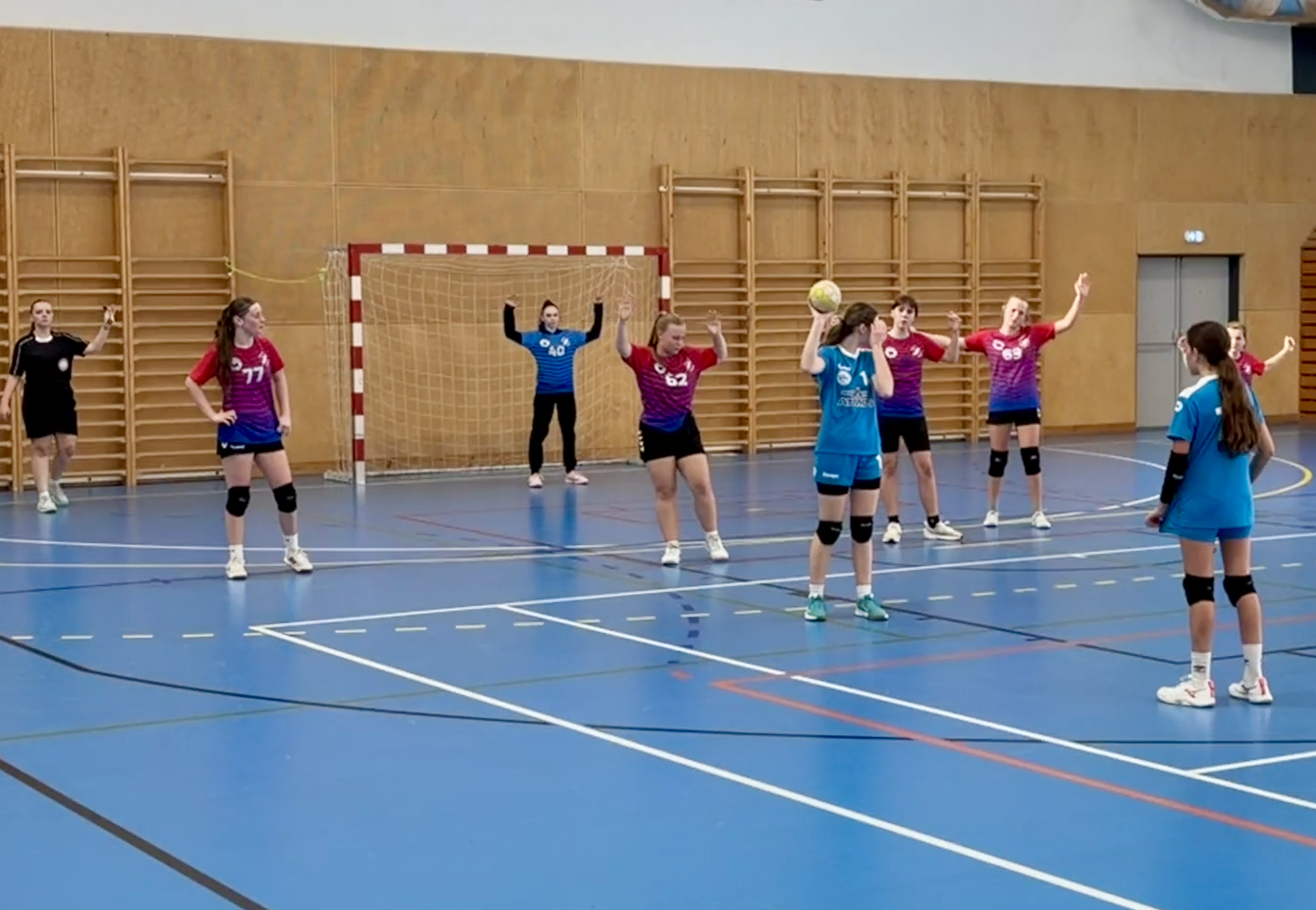 Starší žákyně stoprocentní na turnaji v Dobříši - fotka 2