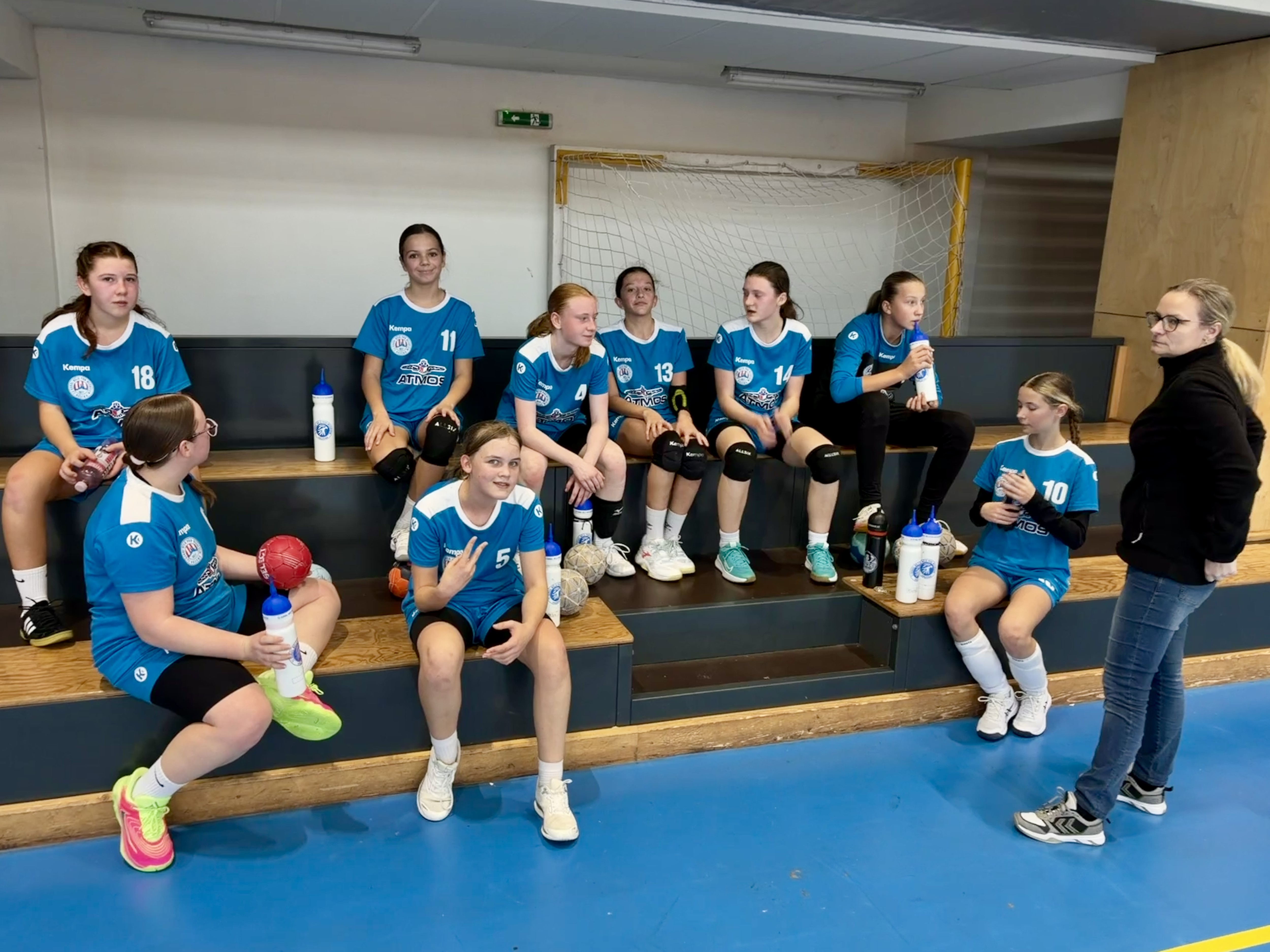 Starší žákyně stoprocentní na turnaji v Dobříši - fotka 7