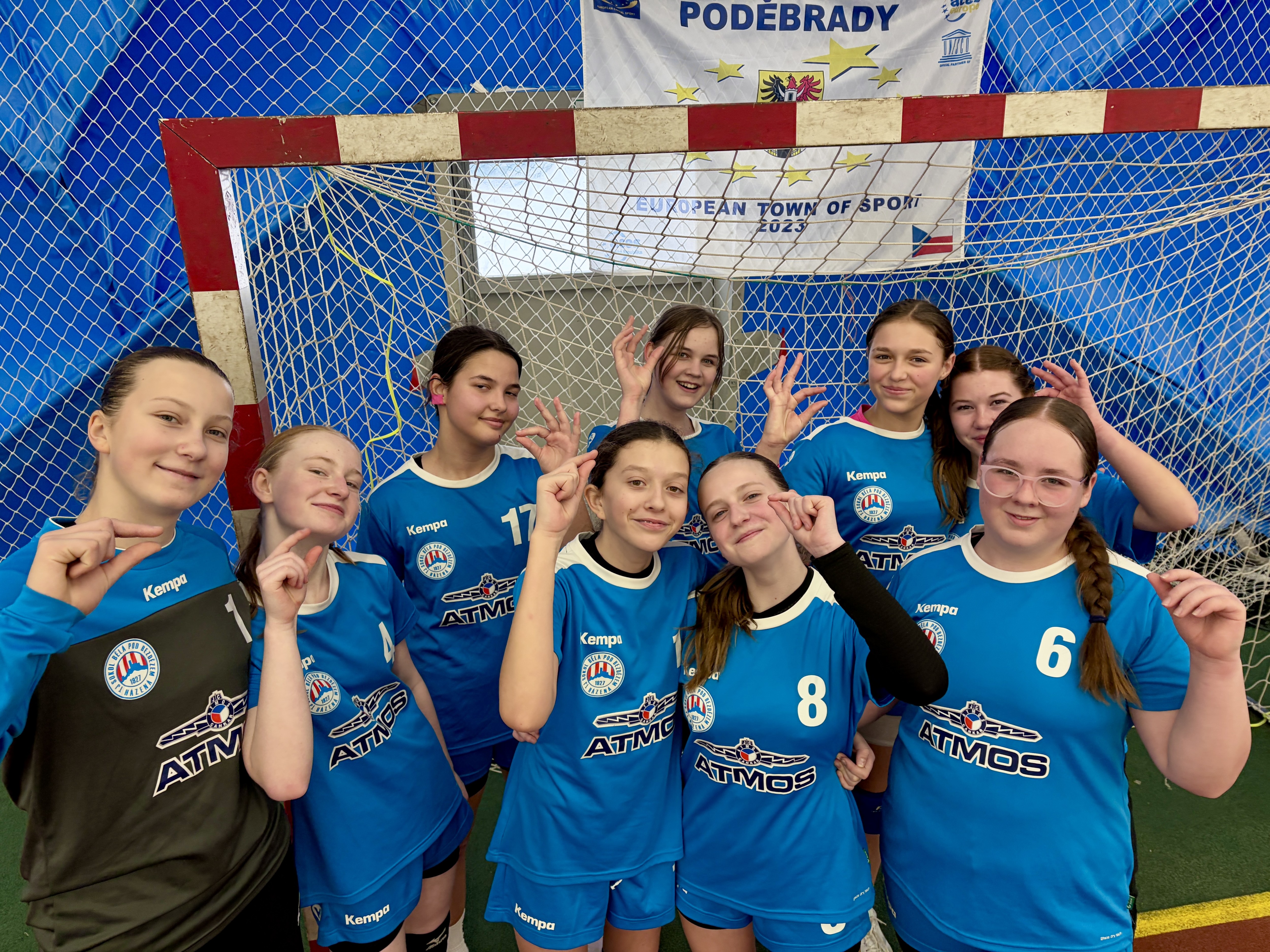 Starší žákyně oděhrály přátelská utkání v Poděbradech