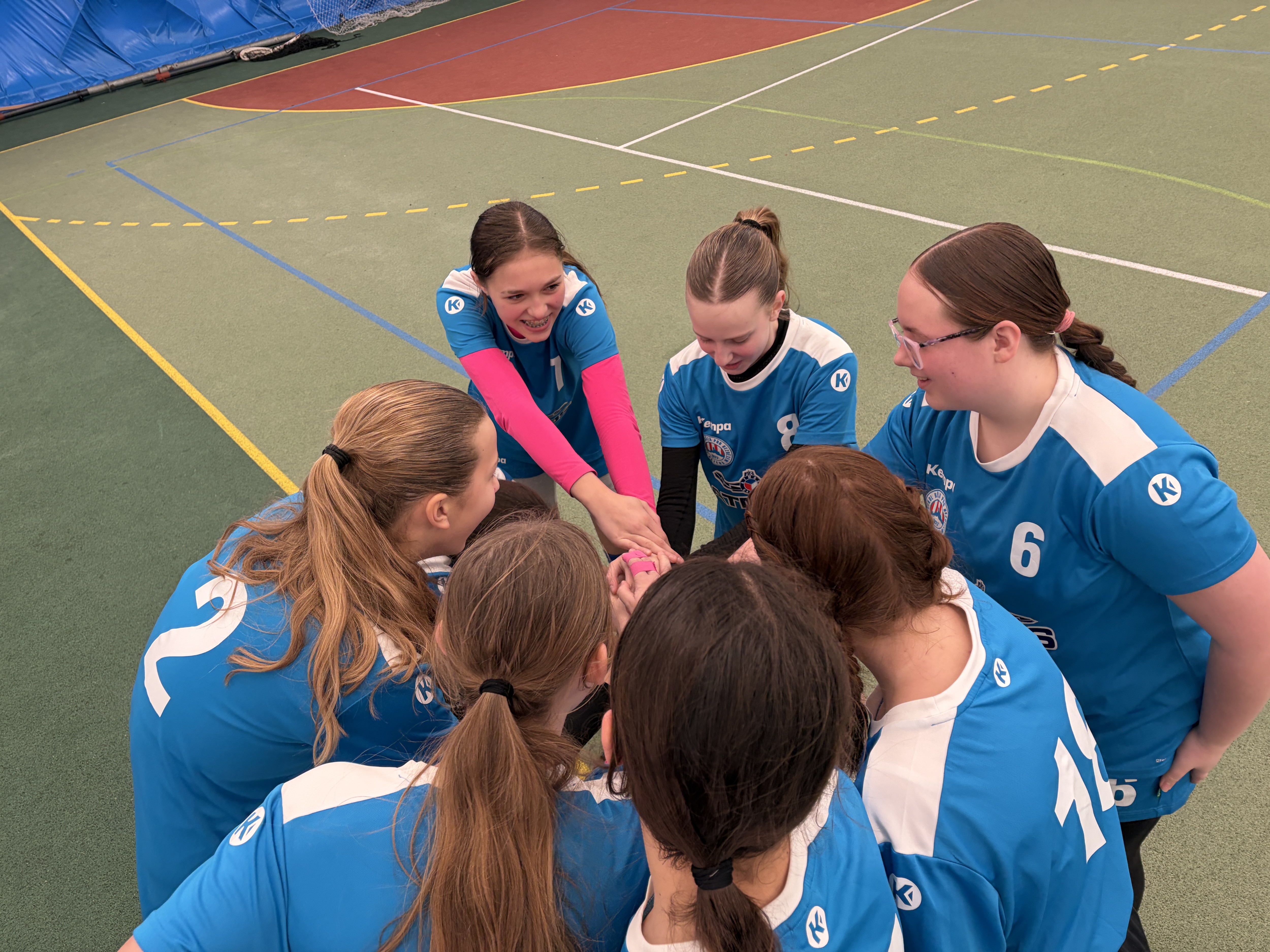 Starší žákyně oděhrály přátelská utkání v Poděbradech - fotka 5