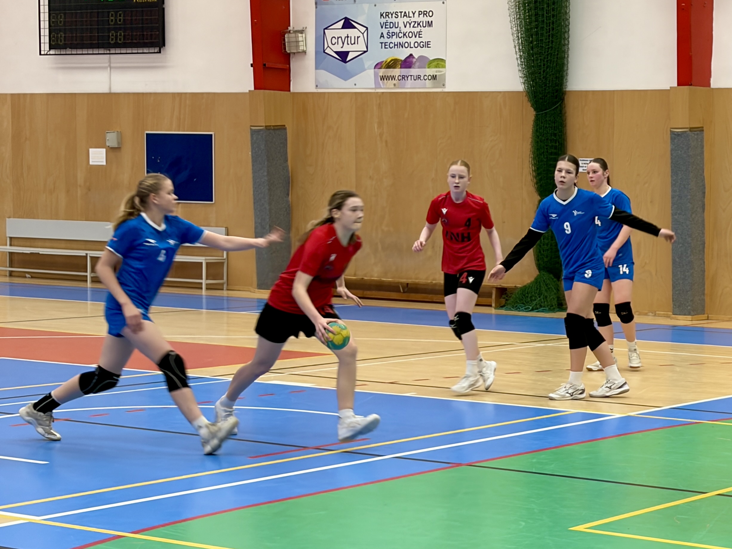 Cenné zkušenosti na turnaji starších žákyň v Turnově - fotka 15