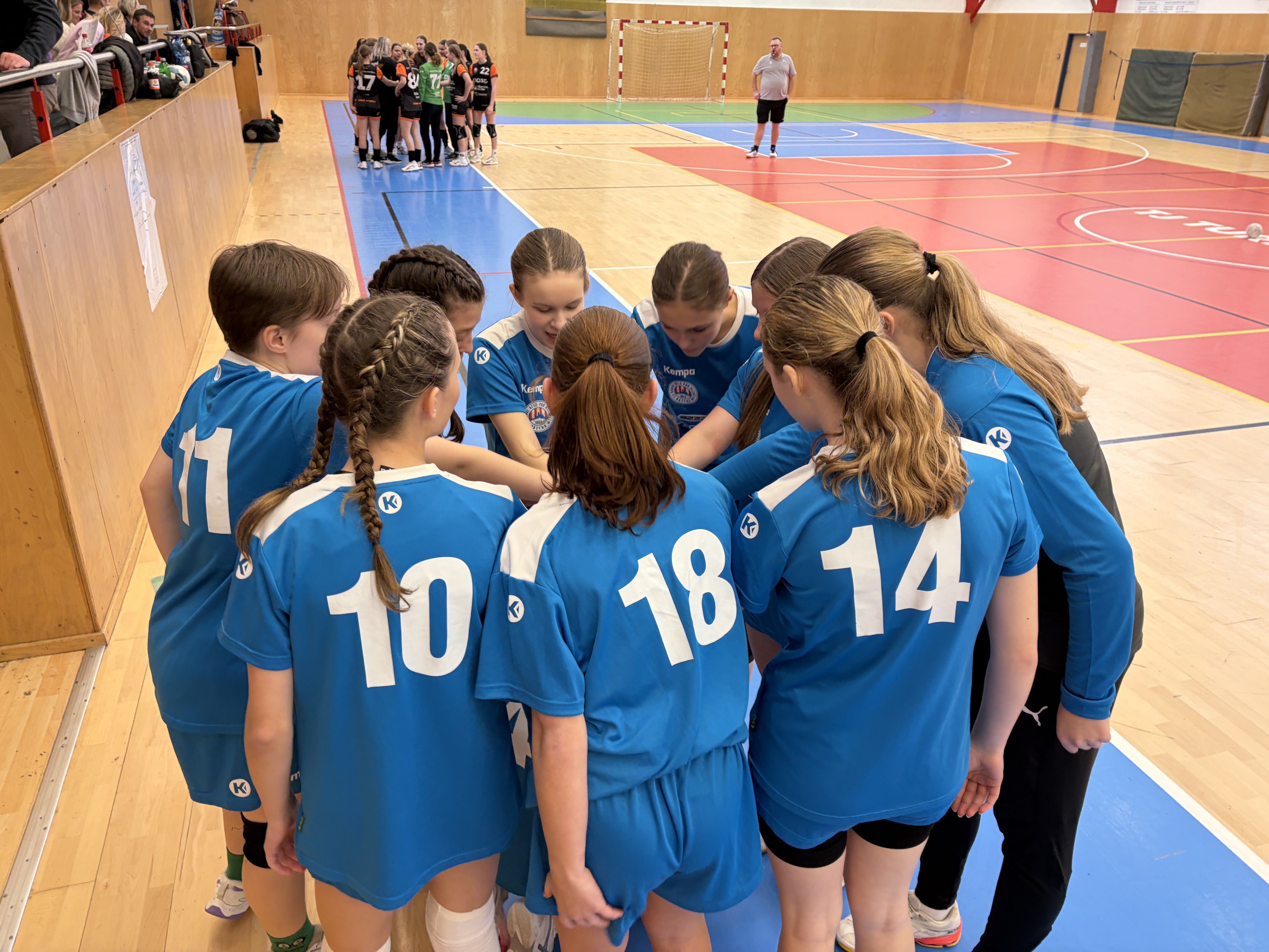 Cenné zkušenosti na turnaji starších žákyň v Turnově - fotka 9