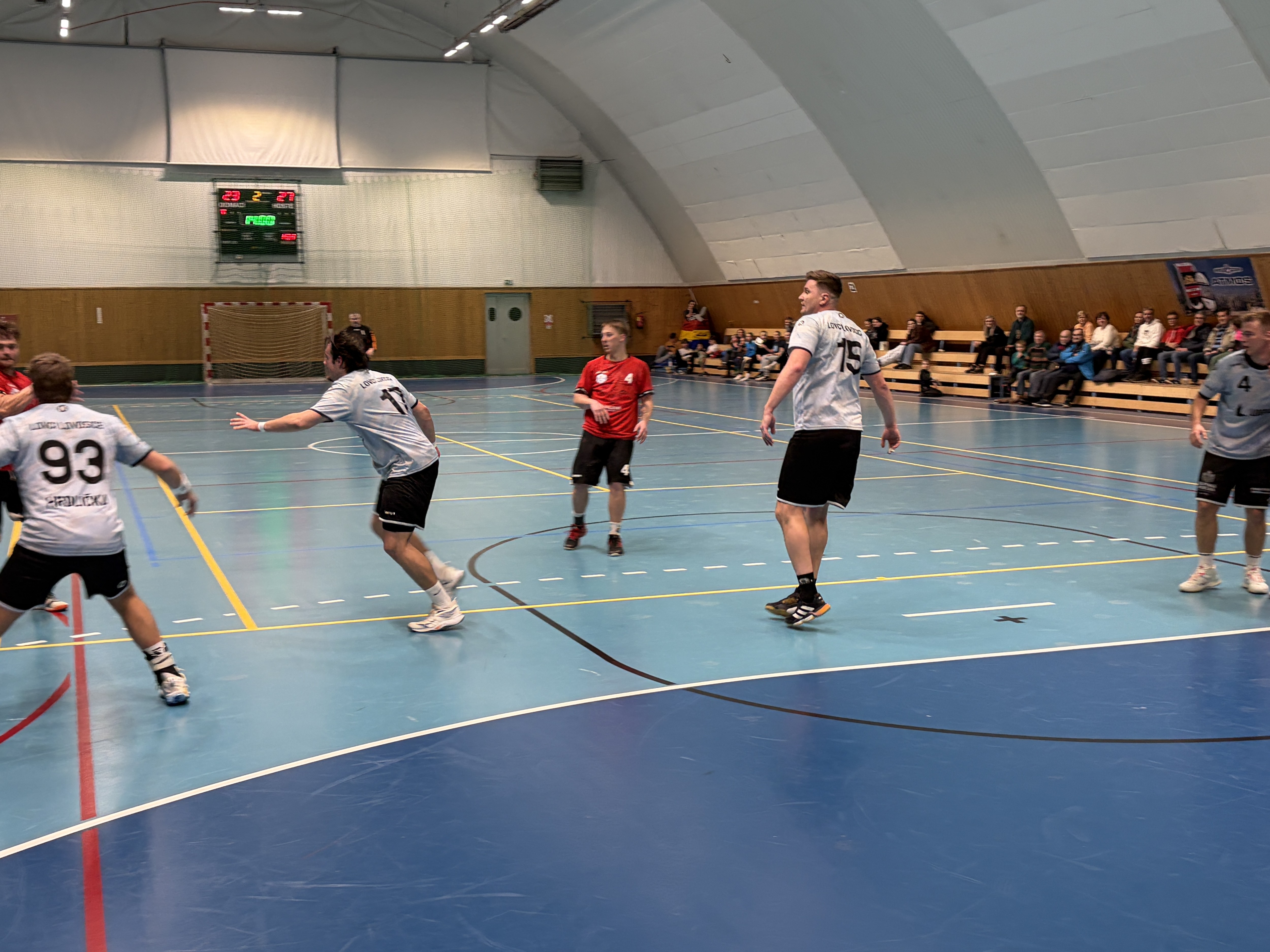 Napínave domácí utkání s rezervou Lovosic - fotka 10