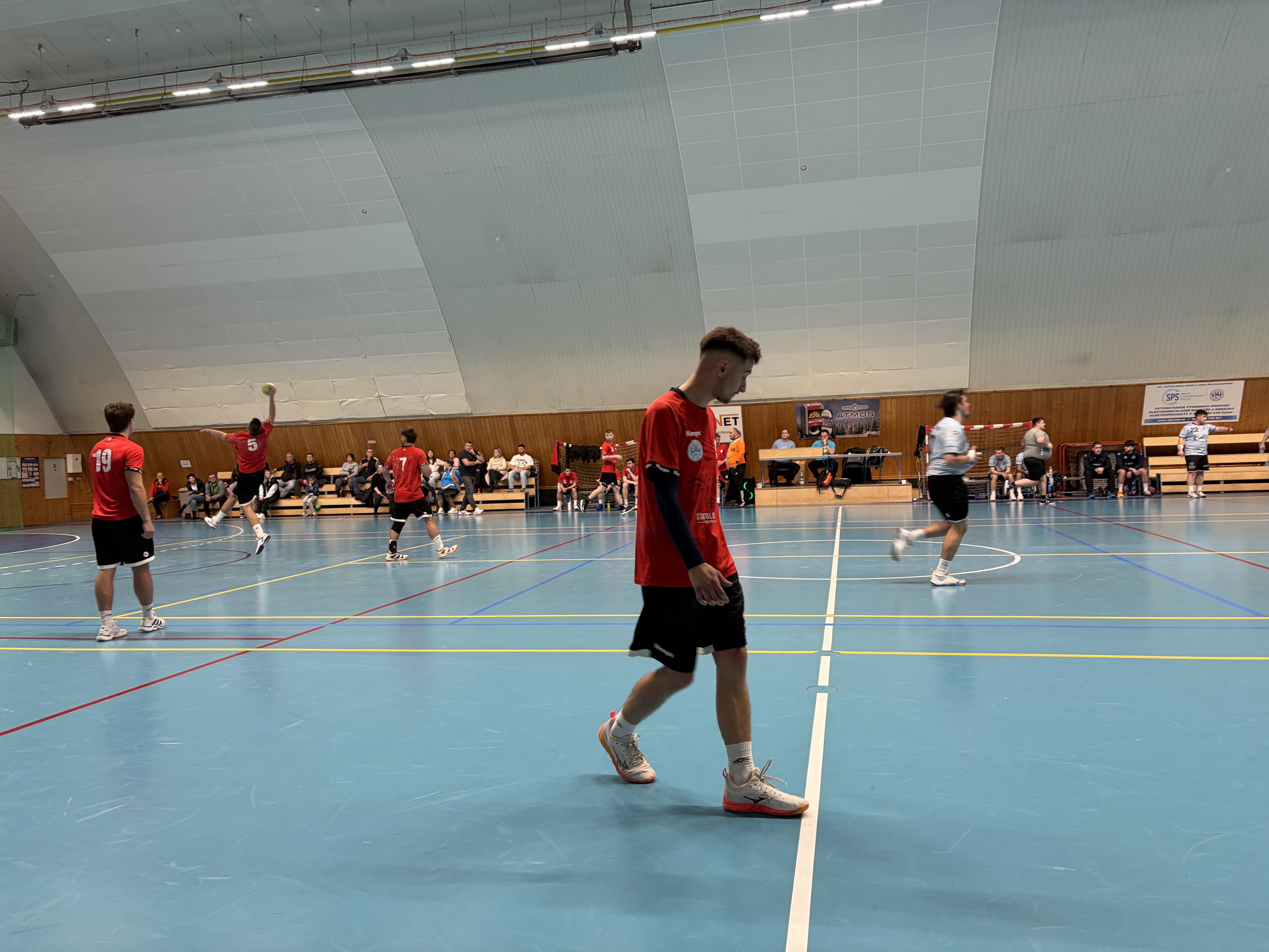 Napínave domácí utkání s rezervou Lovosic - fotka 2