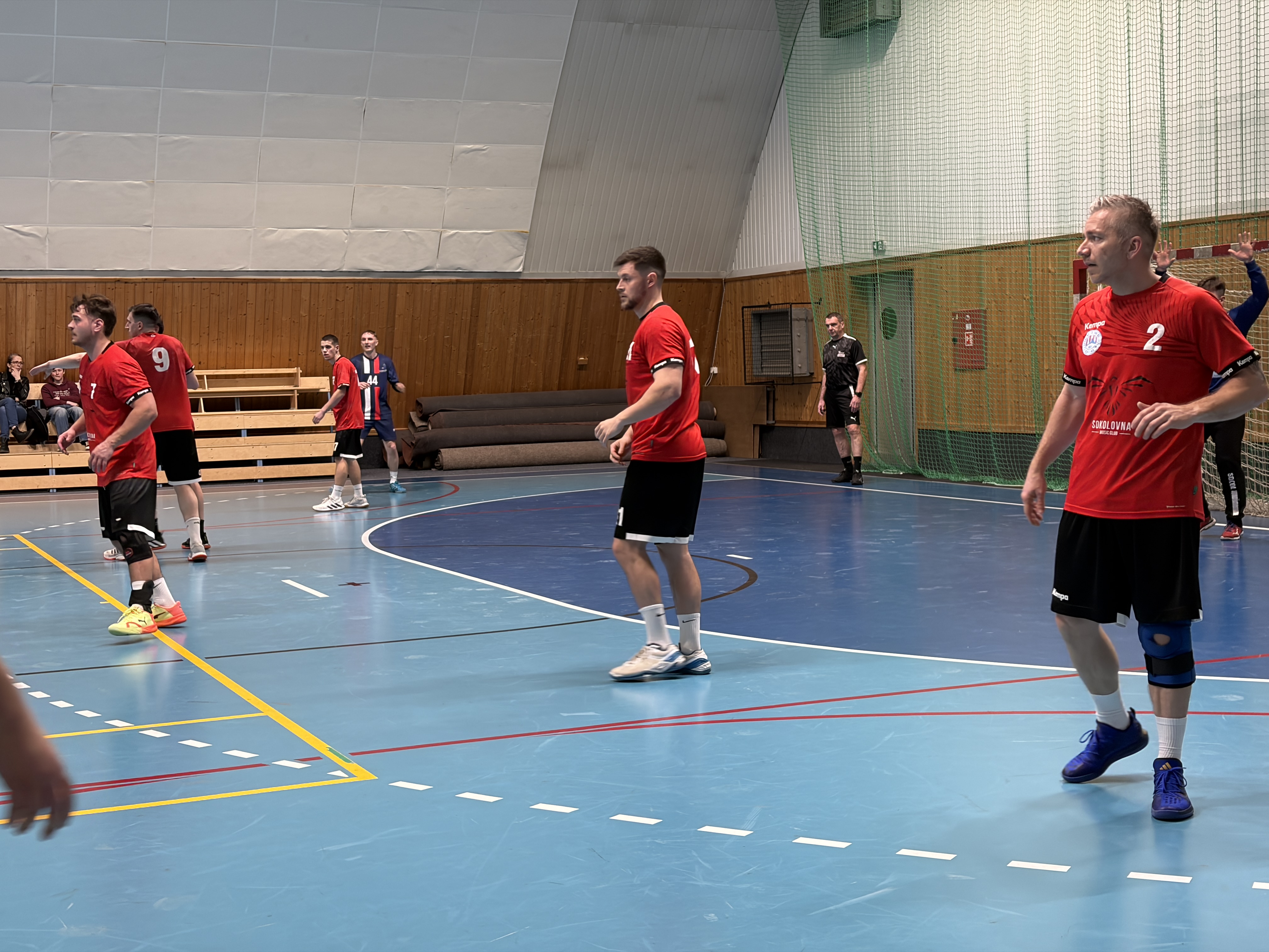 Povinné domácí vítězství můžu nad Kobylisy 32:30 - fotka 2