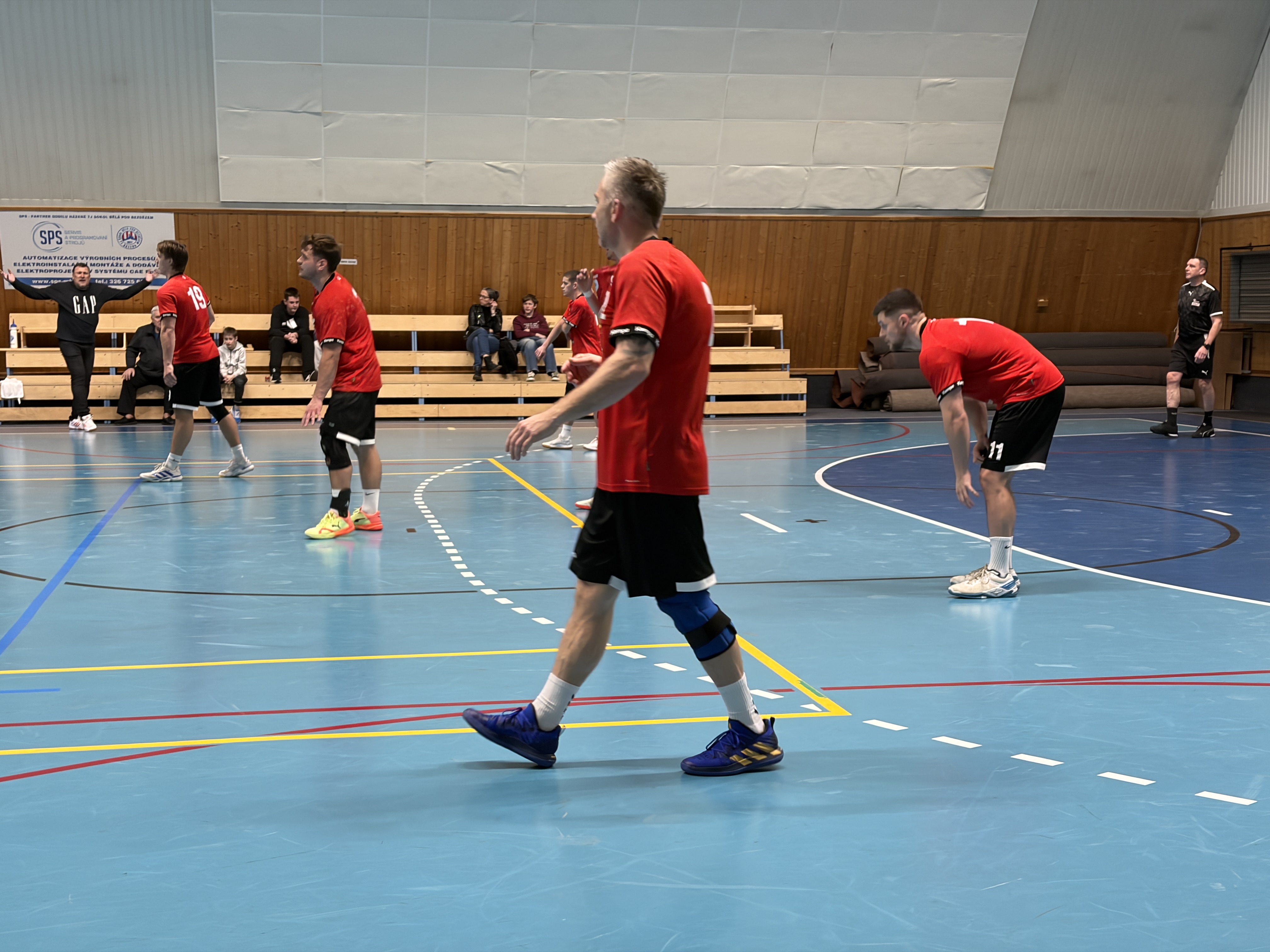 Povinné domácí vítězství můžu nad Kobylisy 32:30 - fotka 5