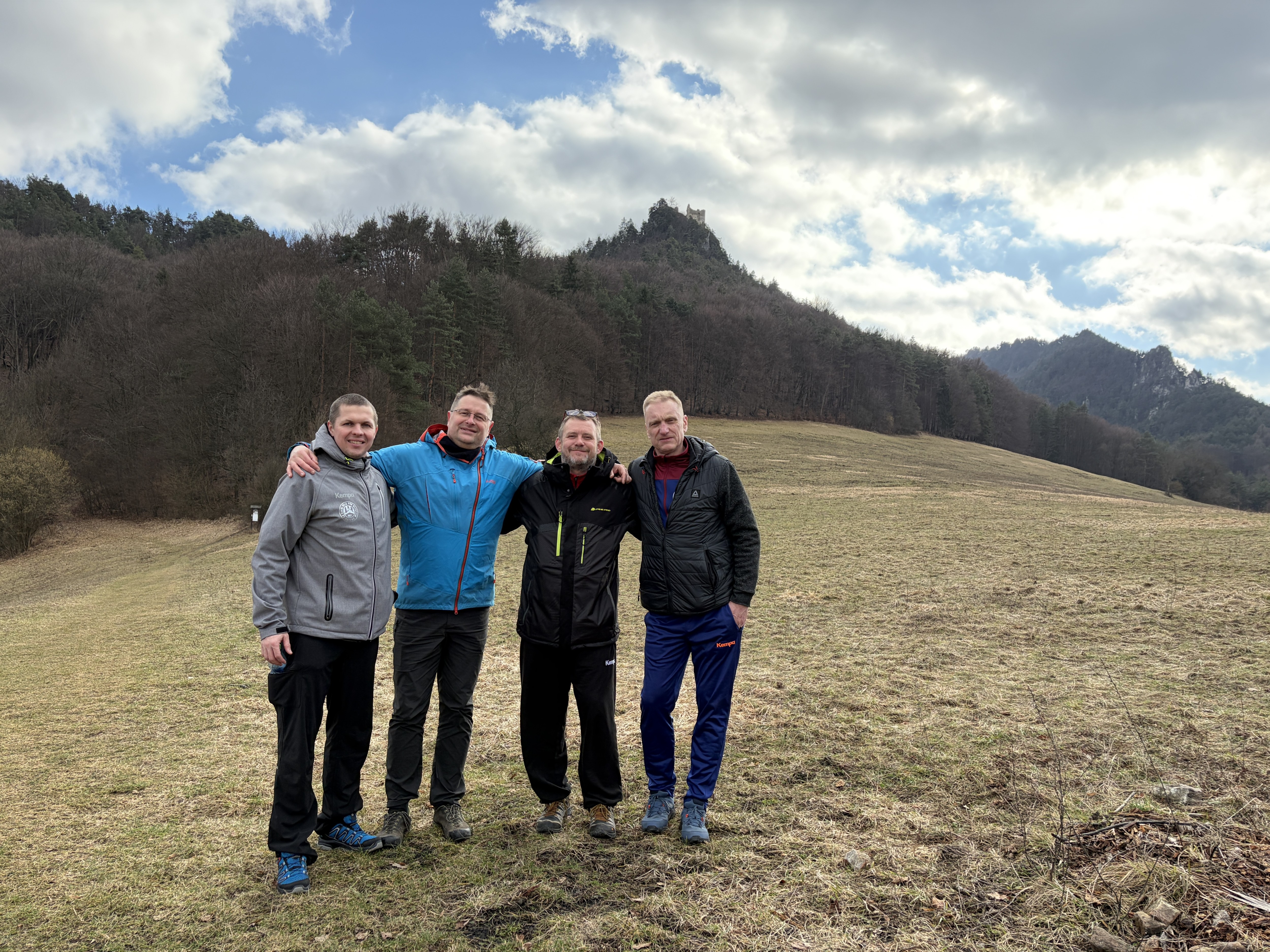 Zimní soustředění žaček v Suľovských skalách - fotka 17