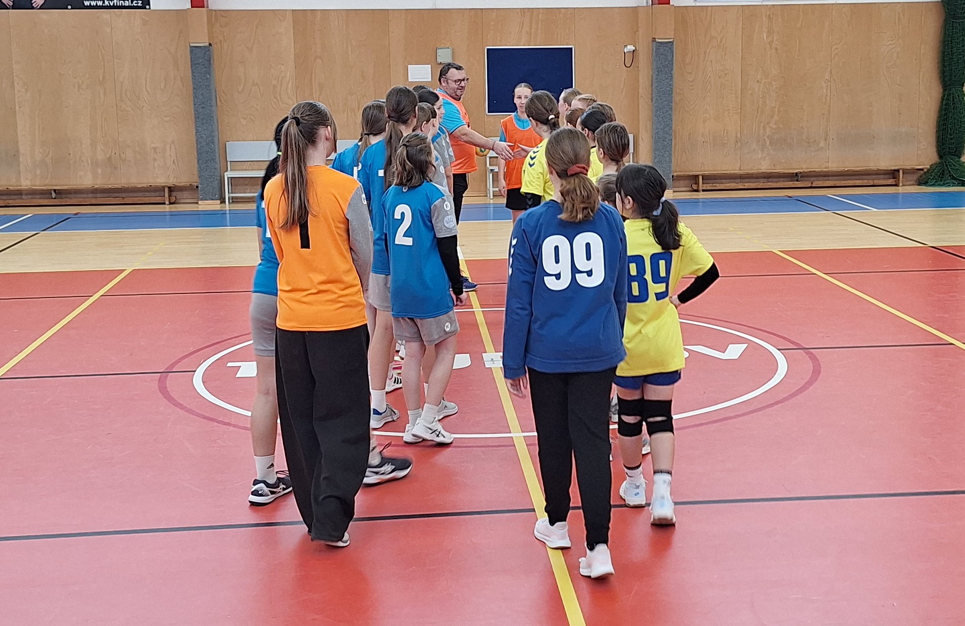 Mladší žákyně v Turnově: Jedna výhra a jedna cenná lekce - fotka 5