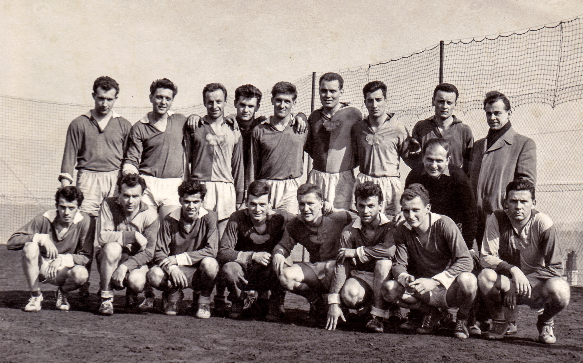 Družstvo mužů

Horní řada zleva:
Malý, Michálek, Kudrnáč, Řehůřek, Eder, Jílek, ???, Konrád, Bělonožník

Dolní řada zleva:
Müller, Spáčil, Ječný...