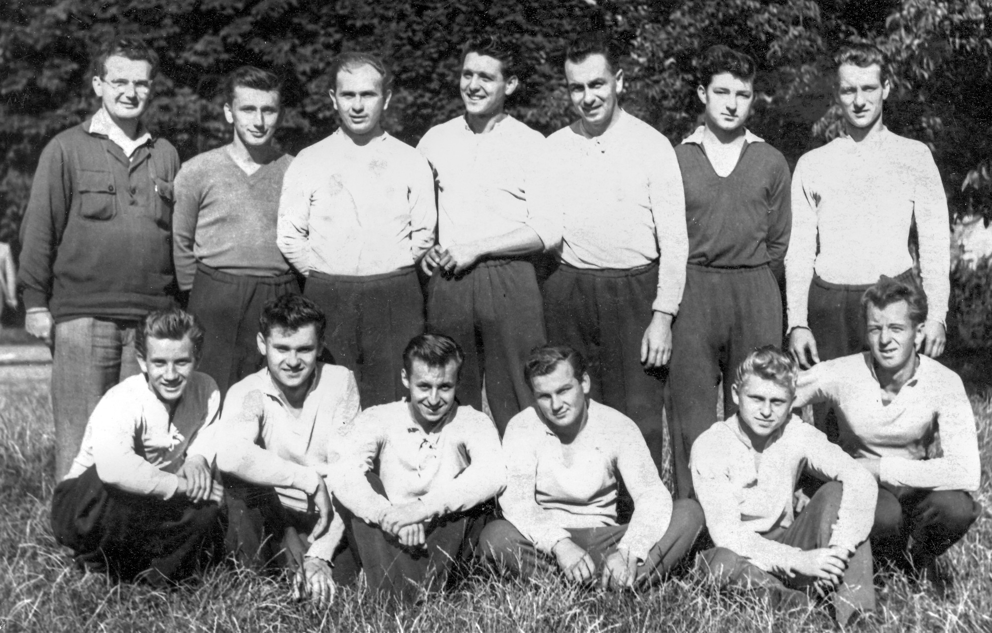 Družstvo mužů - sezona 1957/58

Sestava:
Horní řada zleva:
Ježek, Němec, Cehák, Michálek, Fidler, Kulda, Hofman

Dolní řada zleva:
Šíma, Řehoře...