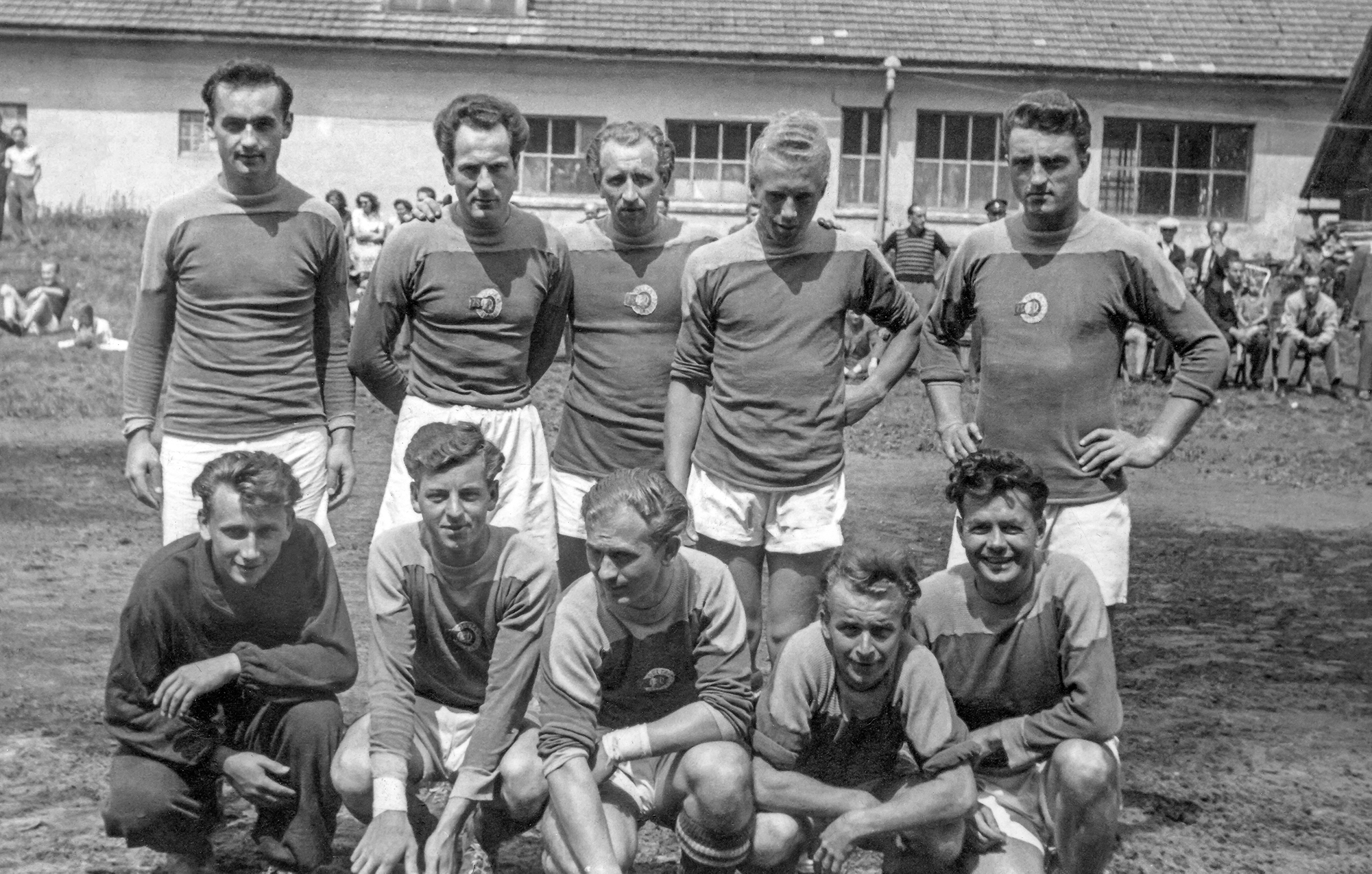 Družstvo mužů

Sestava:
Horní řada zleva:
Kamler, Jelínek, Šanda, Malý, ?

Dolní řada zleva:
Němec, Tyšer, Cehák, Tošovský, Bartoš