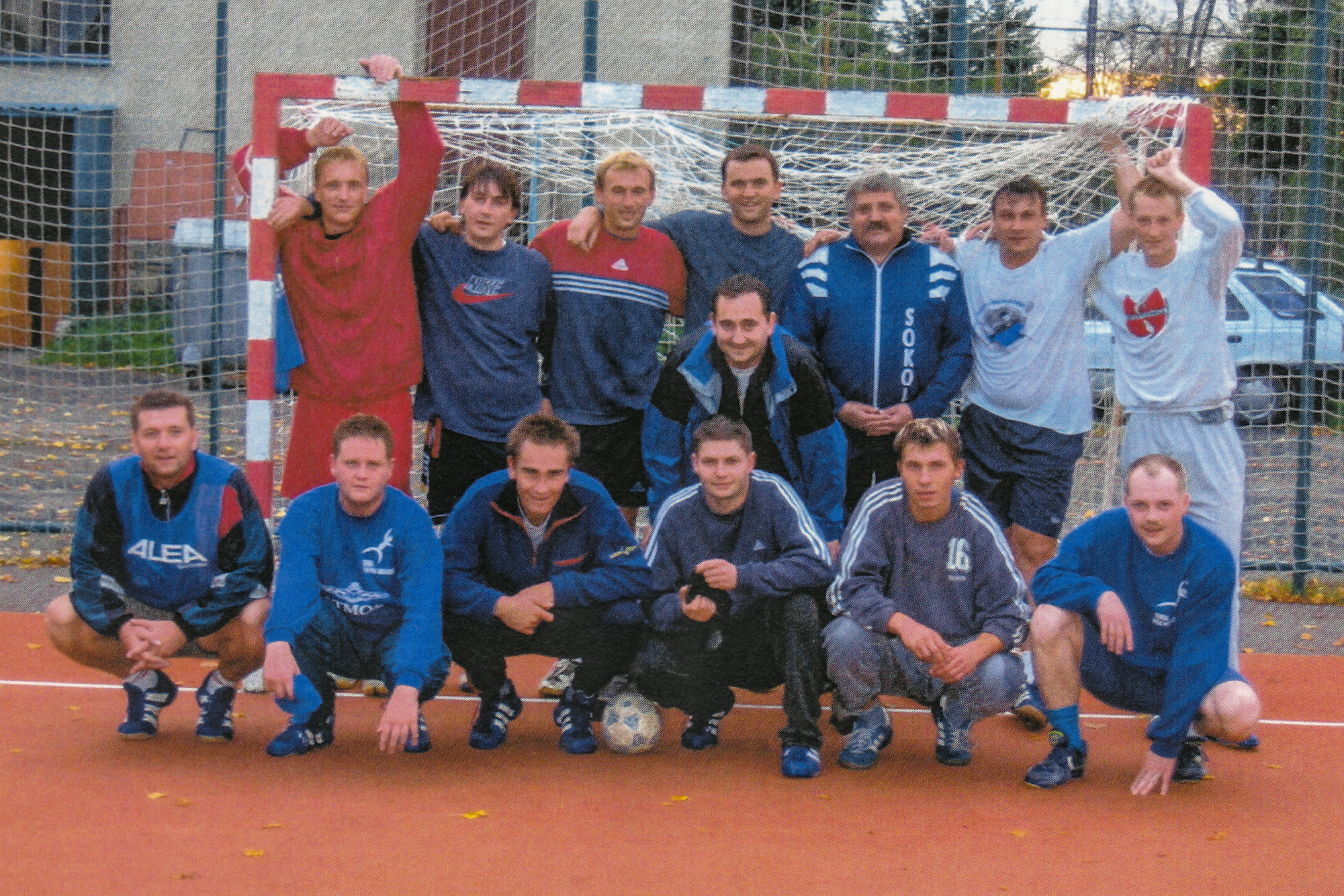Družstvo mužů na tréninku

Horní řada zleva:
Netrval, Femiak, Vaněk, Švec, Krouský, Zajac, Tošovský, Hofta

Dolní řada zleva:
Stach A., Zelený P...