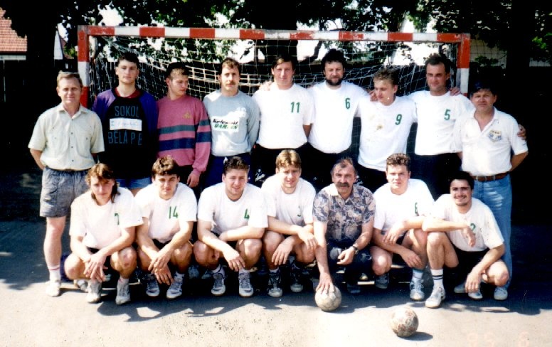 Družstvo mužů 1995 - turnaj o pohár Máchova kraje
horní řada: Urban K., Musil, Renza, Šindelář, Peška, Kaňka, Netrval, Vacho, Urban J.
dolní řada: B...